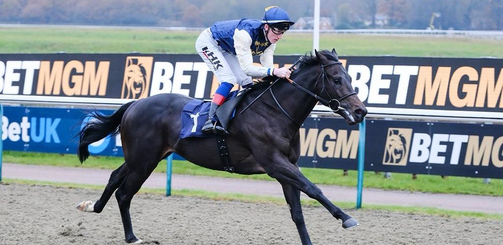 DASHING DARCEY storms clear at Lingfield